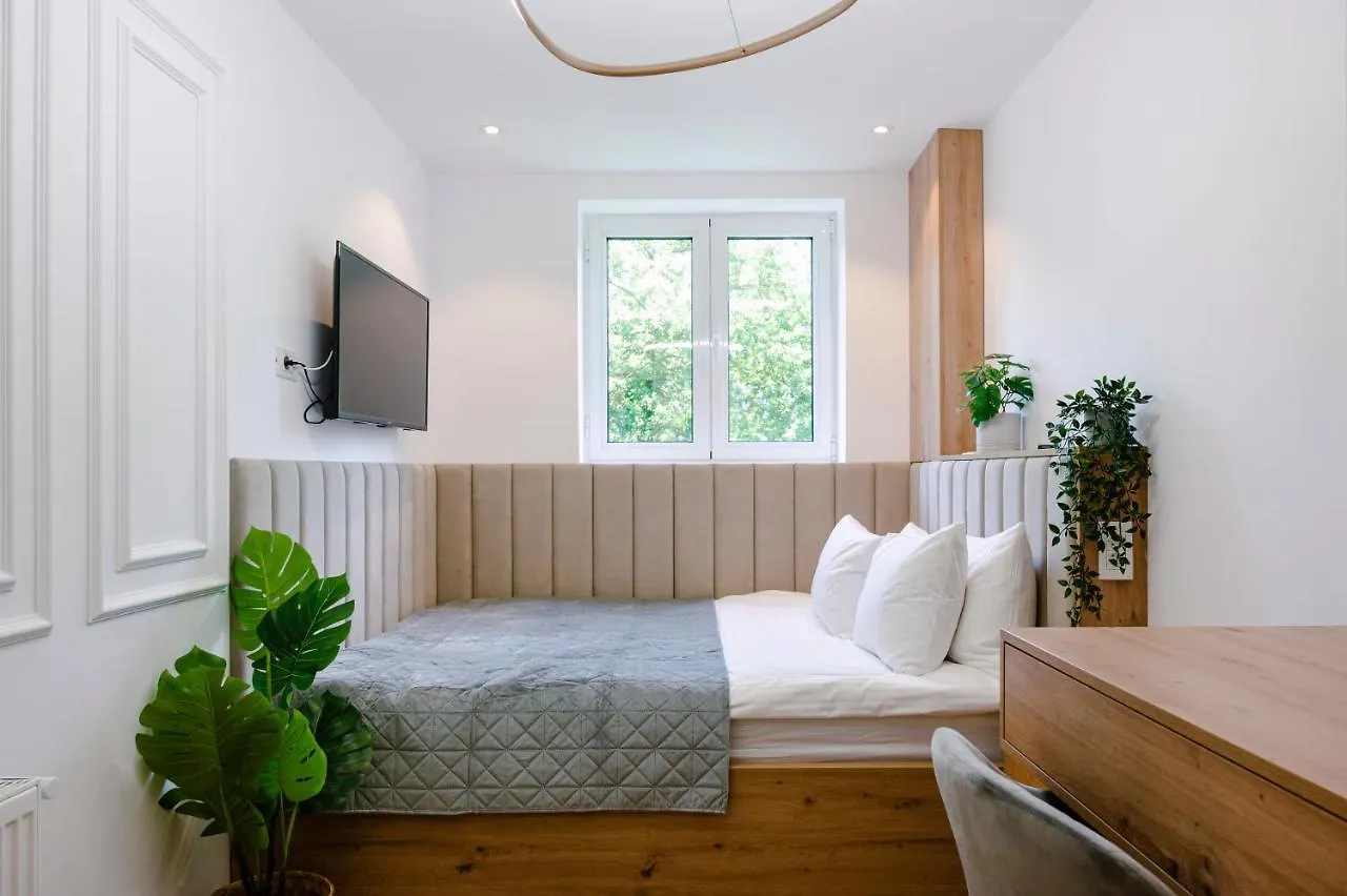 Moon Suite Sevastopol Bükreş 0*,  Romanya