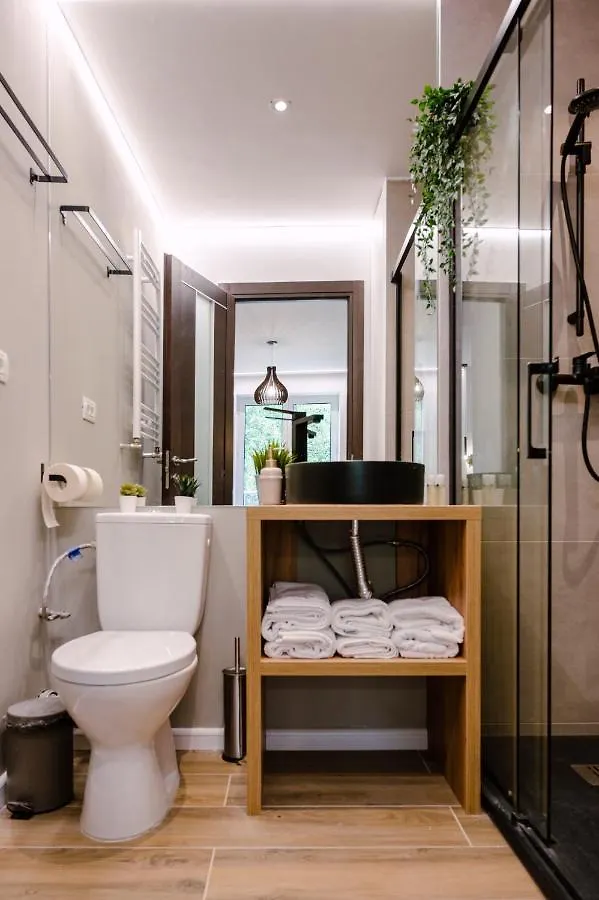Moon Suite Sevastopol Bükreş 0*,  Romanya